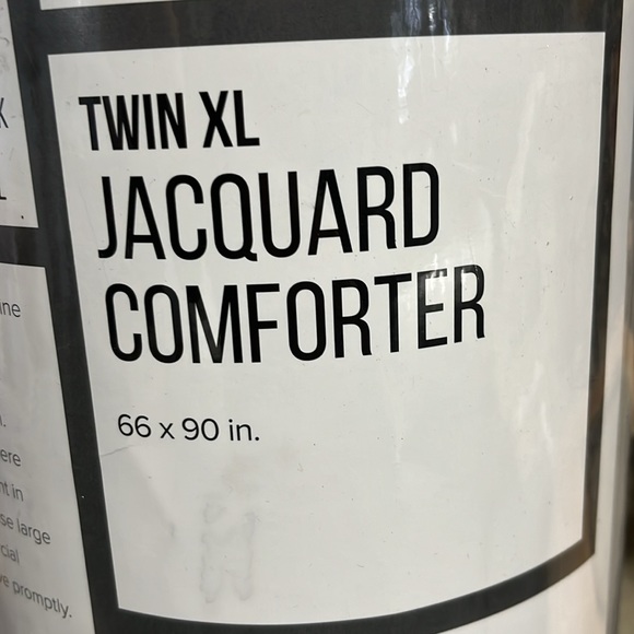 Twin XL jacquard comforter 66 x 90 in gray - Picture 4 of 7